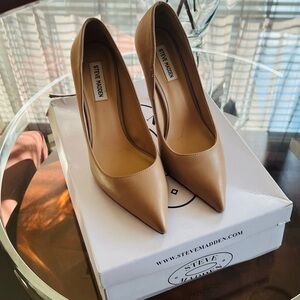 Steve Madden Orkid Natural Pumps